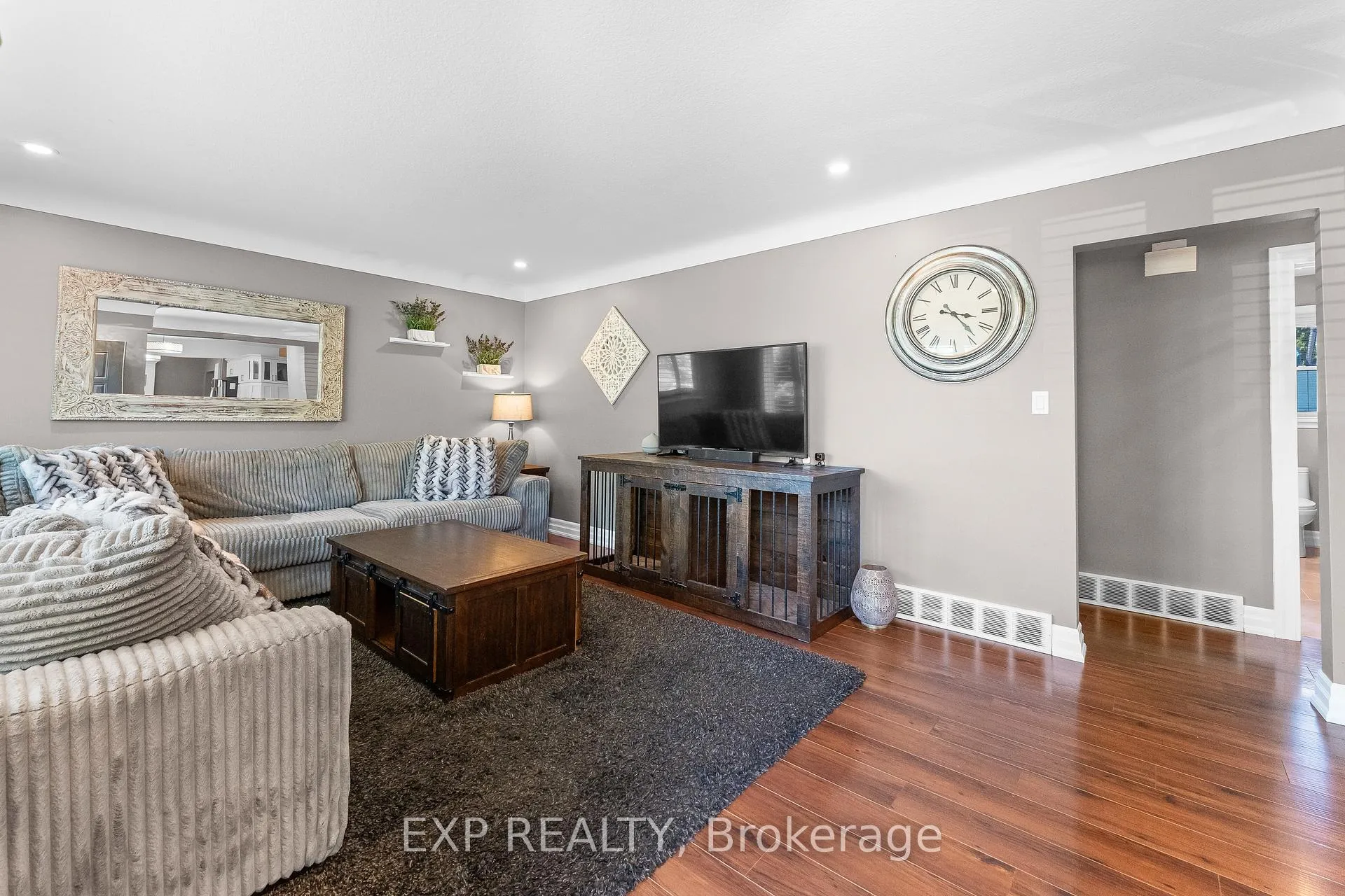 Photo 10 of 5 Dunraven Avenue, St. Catharines, Carlton/Bunting — HOMEH