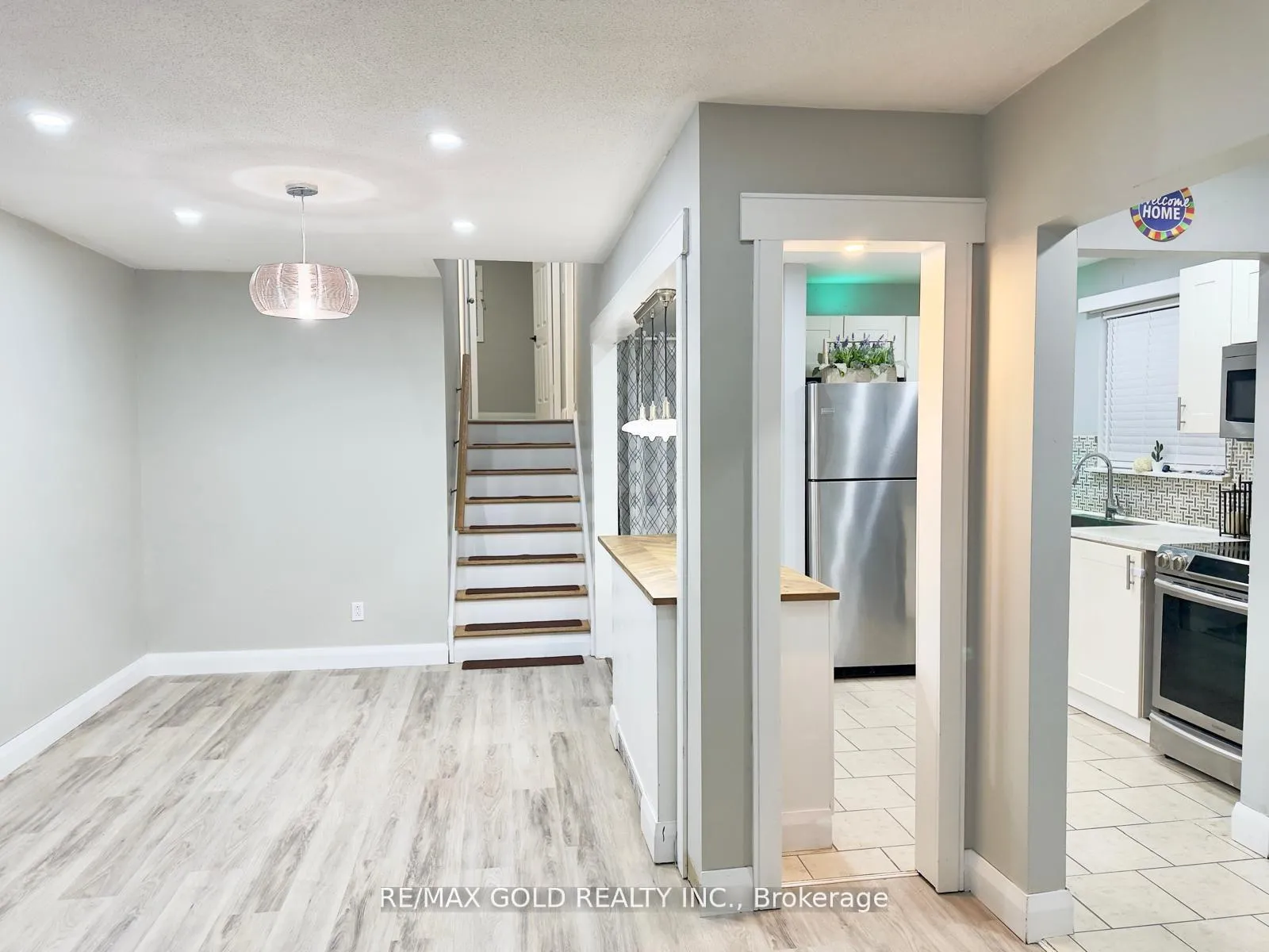 Photo 11 of 156 Mooregate Crescent, Kitchener, Victoria Hills — HOMEH