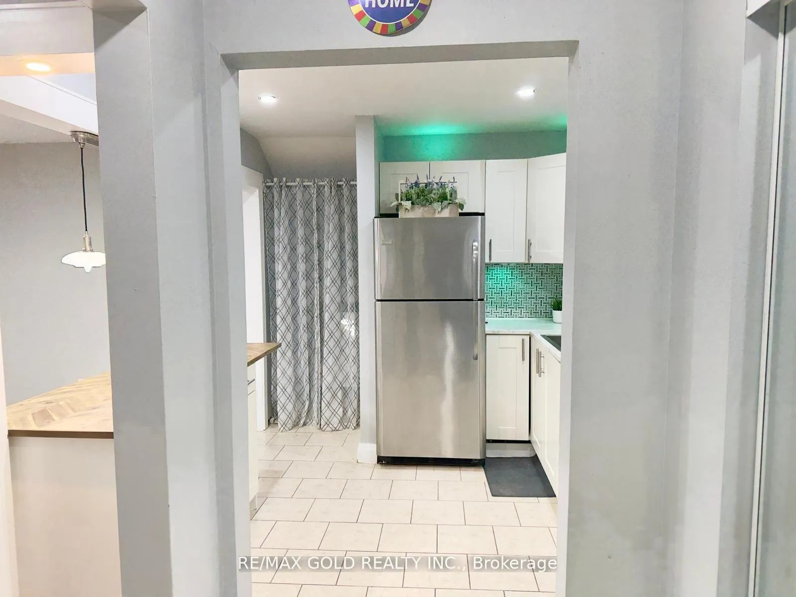 Photo 14 of 156 Mooregate Crescent, Kitchener, Victoria Hills — HOMEH