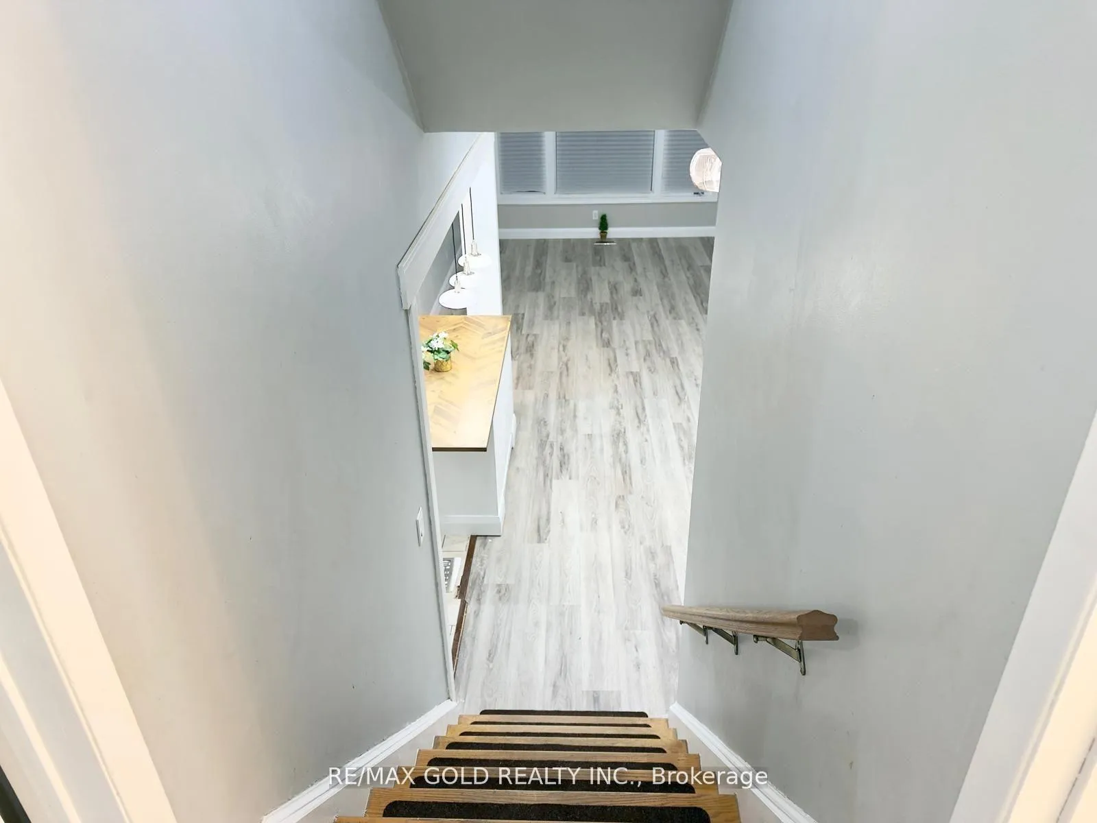 Photo 16 of 156 Mooregate Crescent, Kitchener, Victoria Hills — HOMEH
