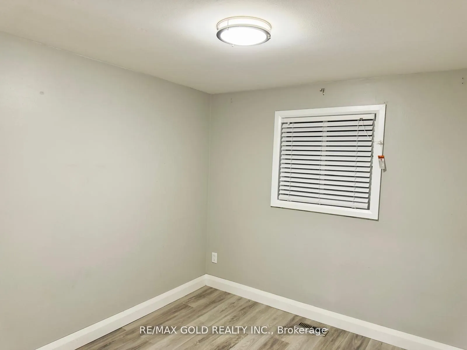 Photo 20 of 156 Mooregate Crescent, Kitchener, Victoria Hills — HOMEH