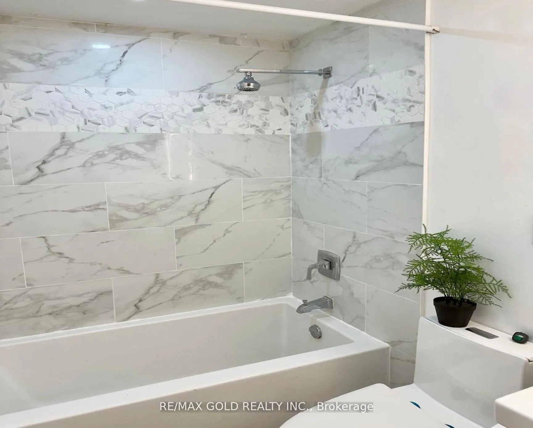 Photo 24 of 156 Mooregate Crescent, Kitchener, Victoria Hills — HOMEH