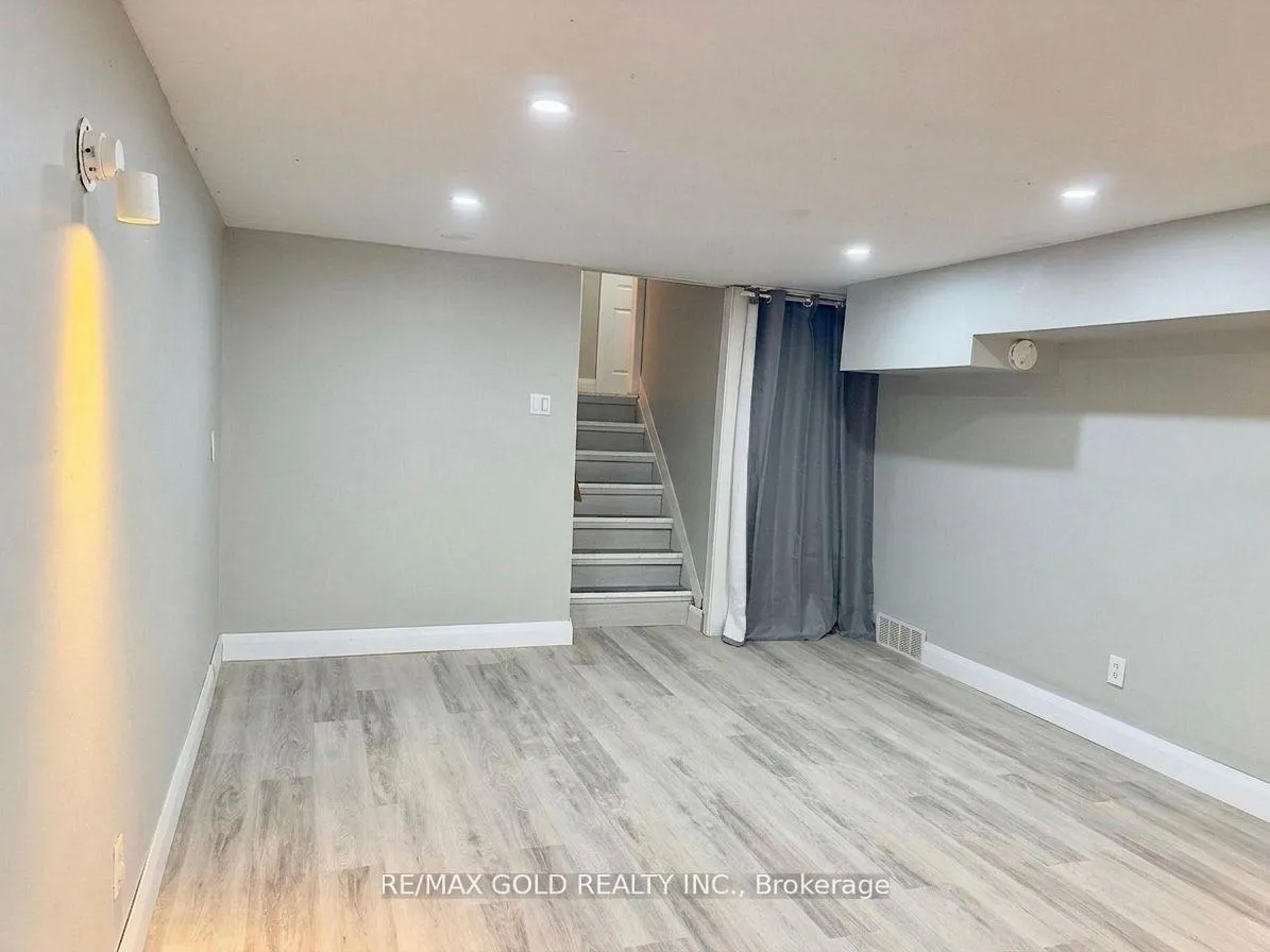 Photo 34 of 156 Mooregate Crescent, Kitchener, Victoria Hills — HOMEH