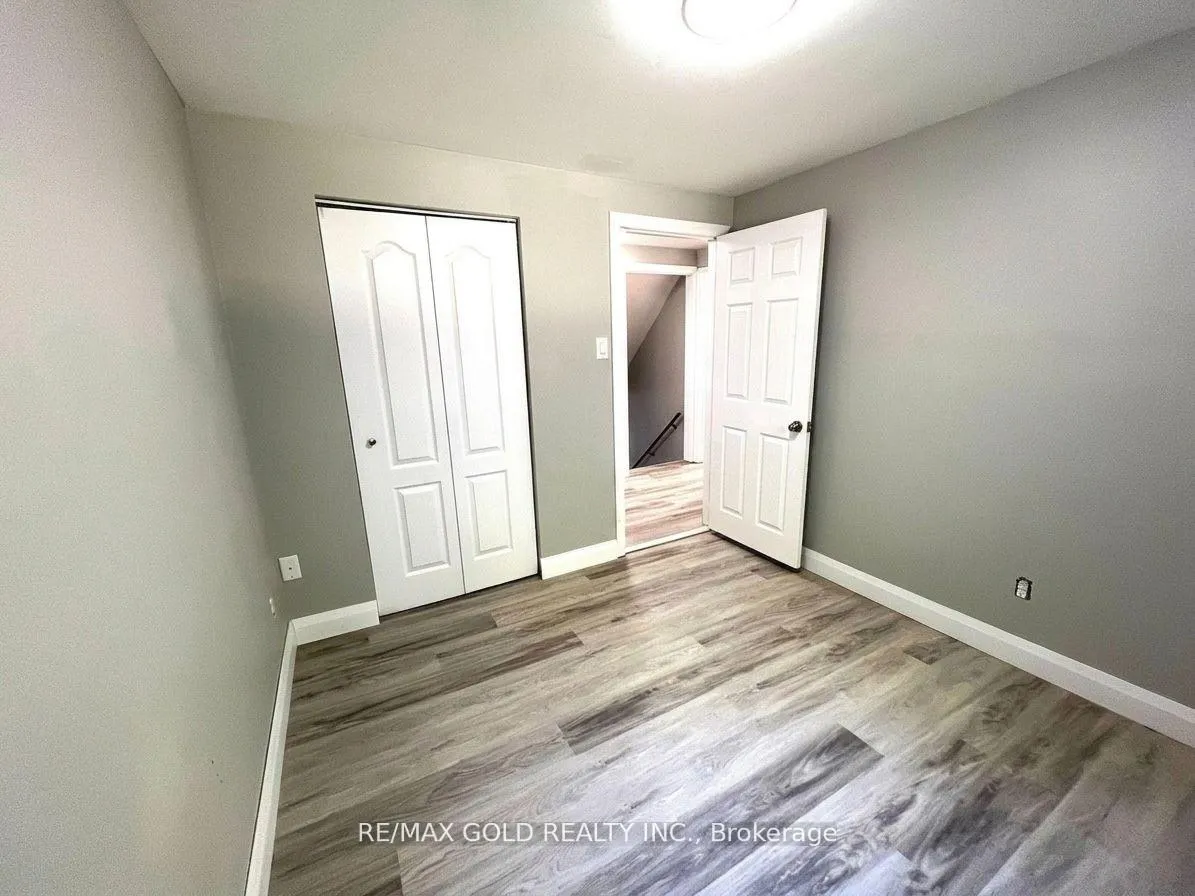 Photo 36 of 156 Mooregate Crescent, Kitchener, Victoria Hills — HOMEH