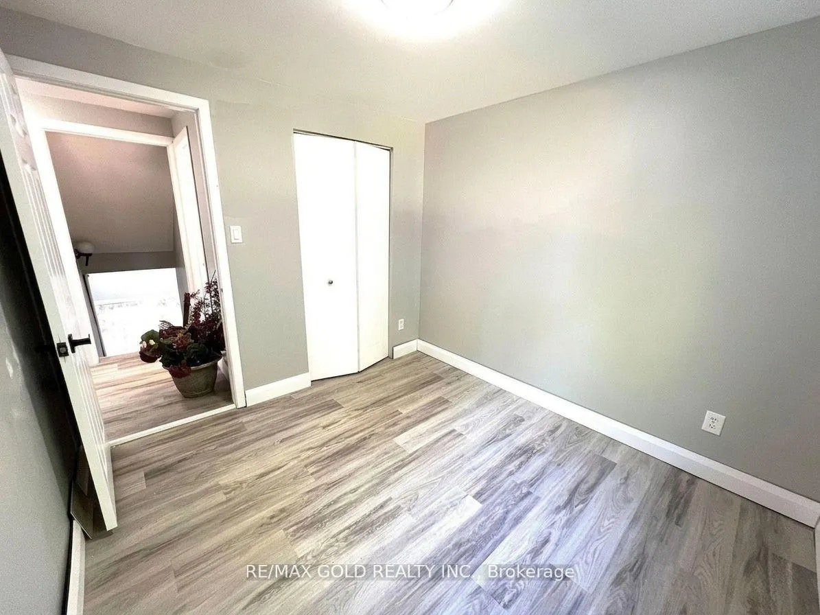 Photo 38 of 156 Mooregate Crescent, Kitchener, Victoria Hills — HOMEH