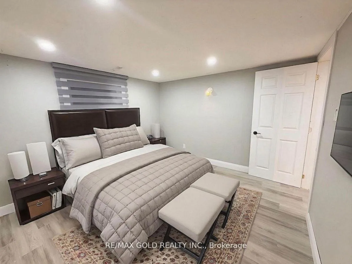 Photo 39 of 156 Mooregate Crescent, Kitchener, Victoria Hills — HOMEH