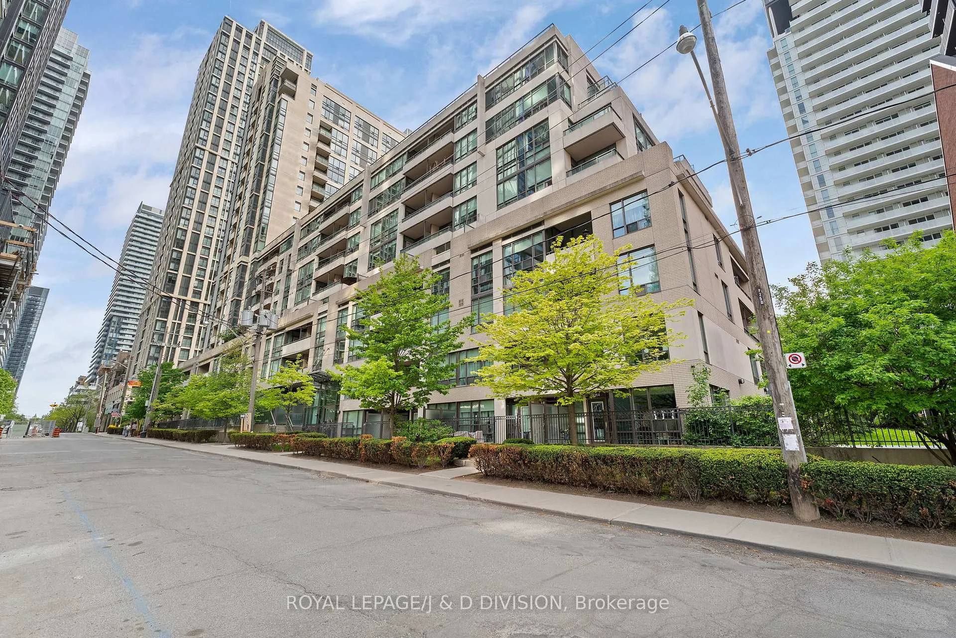 Photo 1 of Unit 805, 220 Redpath Avenue, Toronto, Mount Pleasant West — HOMEH