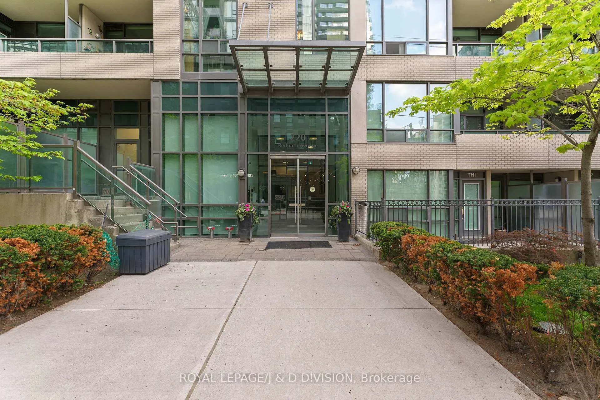Photo 2 of Unit 805, 220 Redpath Avenue, Toronto, Mount Pleasant West — HOMEH