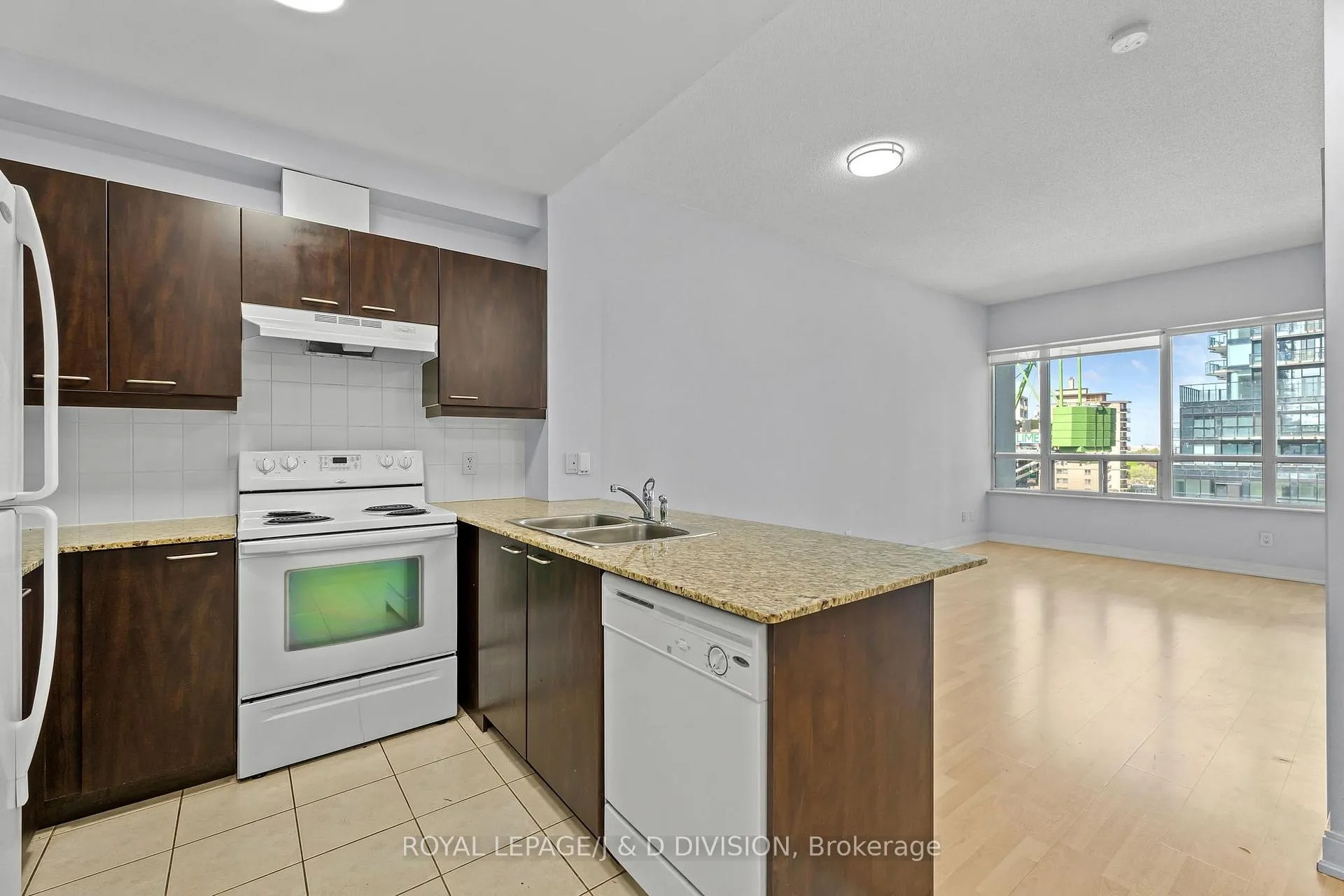 Photo 5 of Unit 805, 220 Redpath Avenue, Toronto, Mount Pleasant West — HOMEH