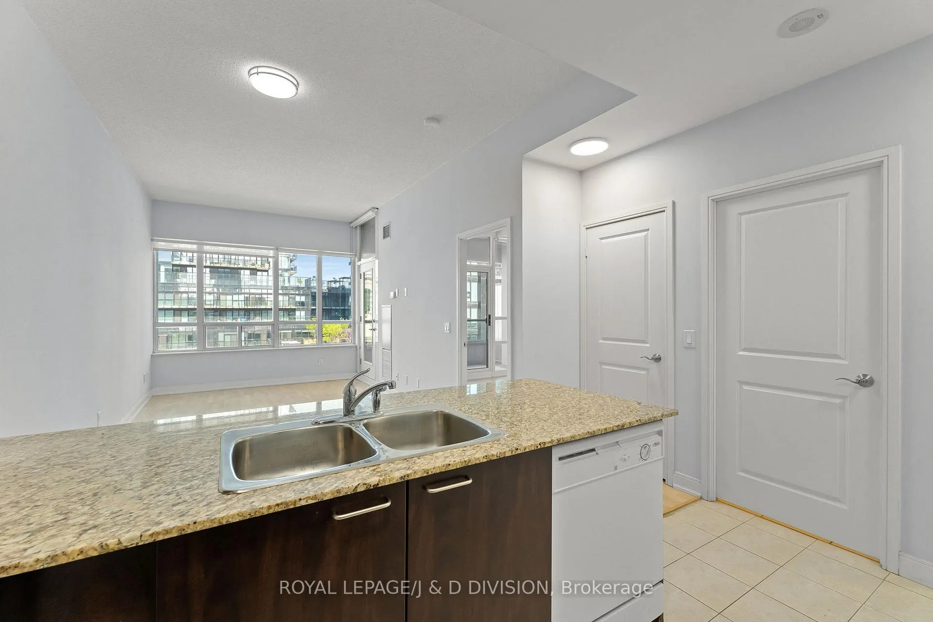 Photo 6 of Unit 805, 220 Redpath Avenue, Toronto, Mount Pleasant West — HOMEH
