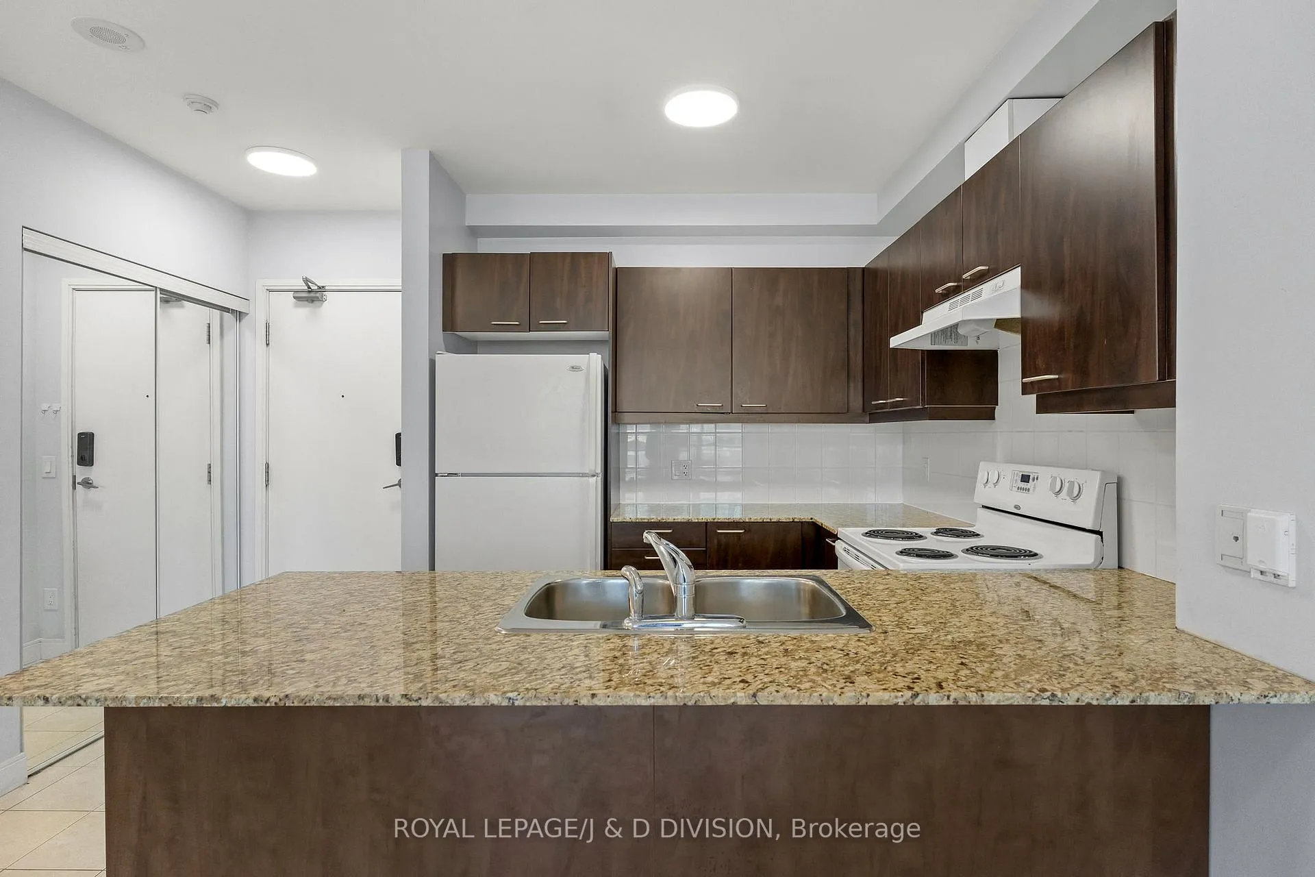 Photo 7 of Unit 805, 220 Redpath Avenue, Toronto, Mount Pleasant West — HOMEH