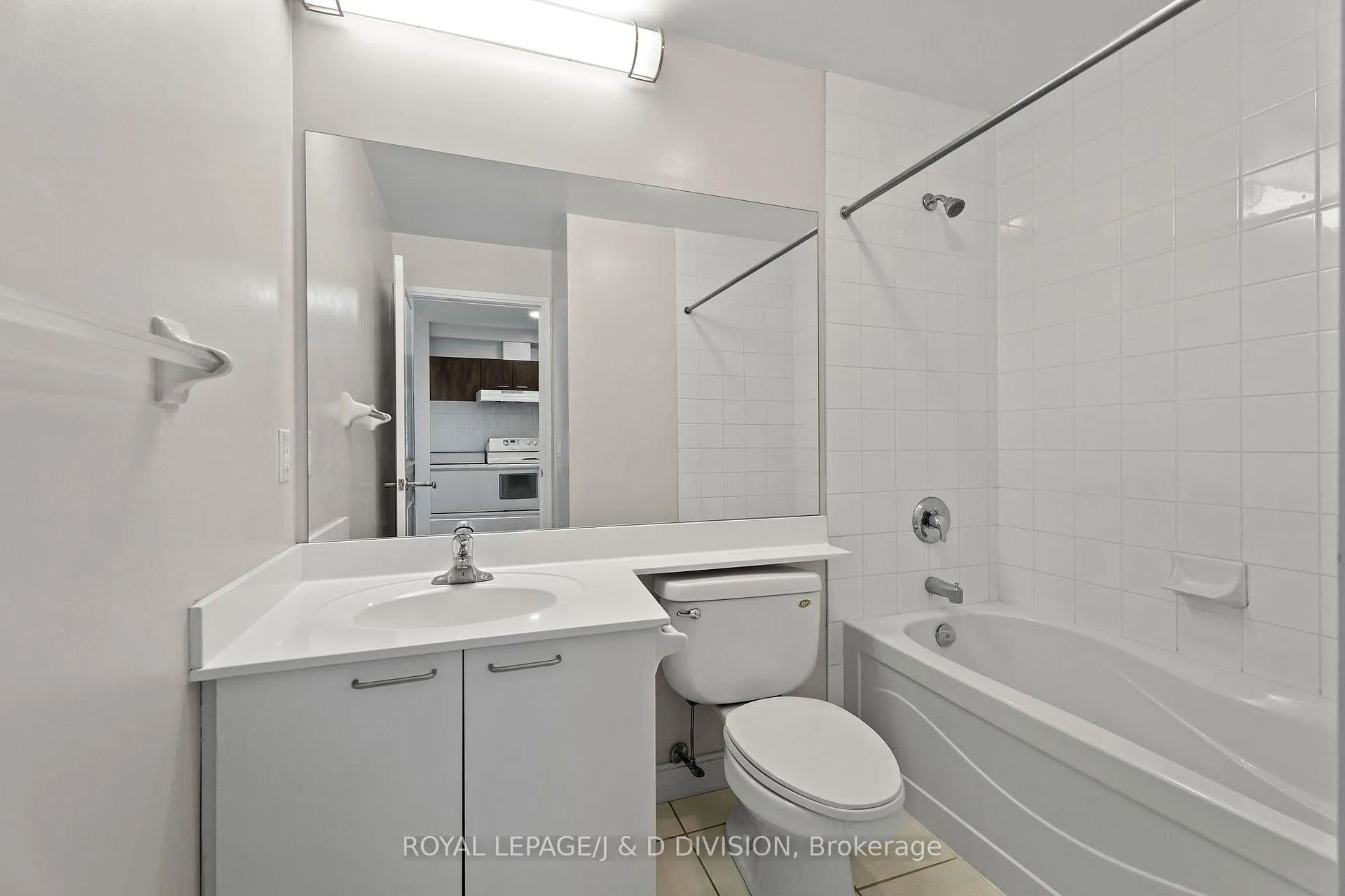 Photo 8 of Unit 805, 220 Redpath Avenue, Toronto, Mount Pleasant West — HOMEH