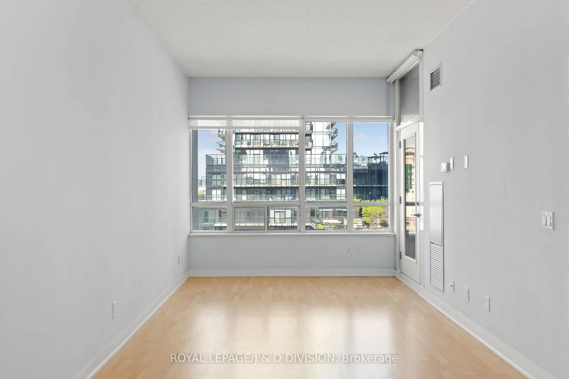 Photo 9 of Unit 805, 220 Redpath Avenue, Toronto, Mount Pleasant West — HOMEH