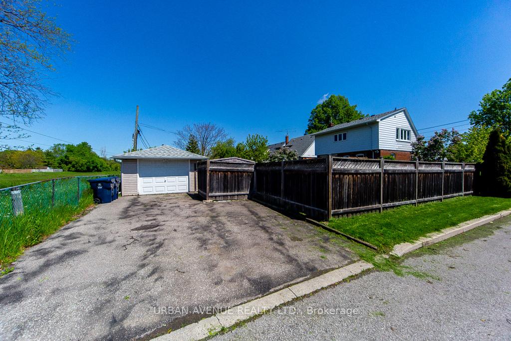 Photo 6 of 136 Tower Drive, Scarborough, Wexford-Maryvale — HOMEH