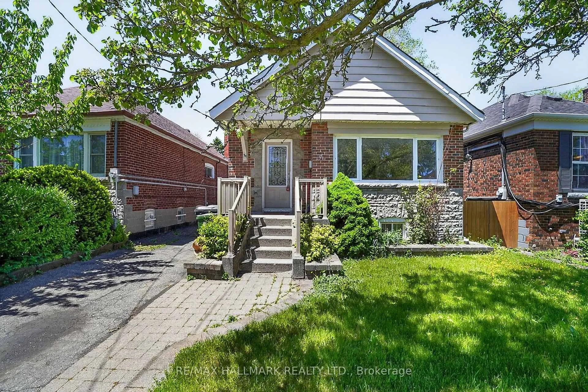 Photo 1 of 34 Clonmore Drive, Scarborough, Birchcliffe-Cliffside — HOMEH