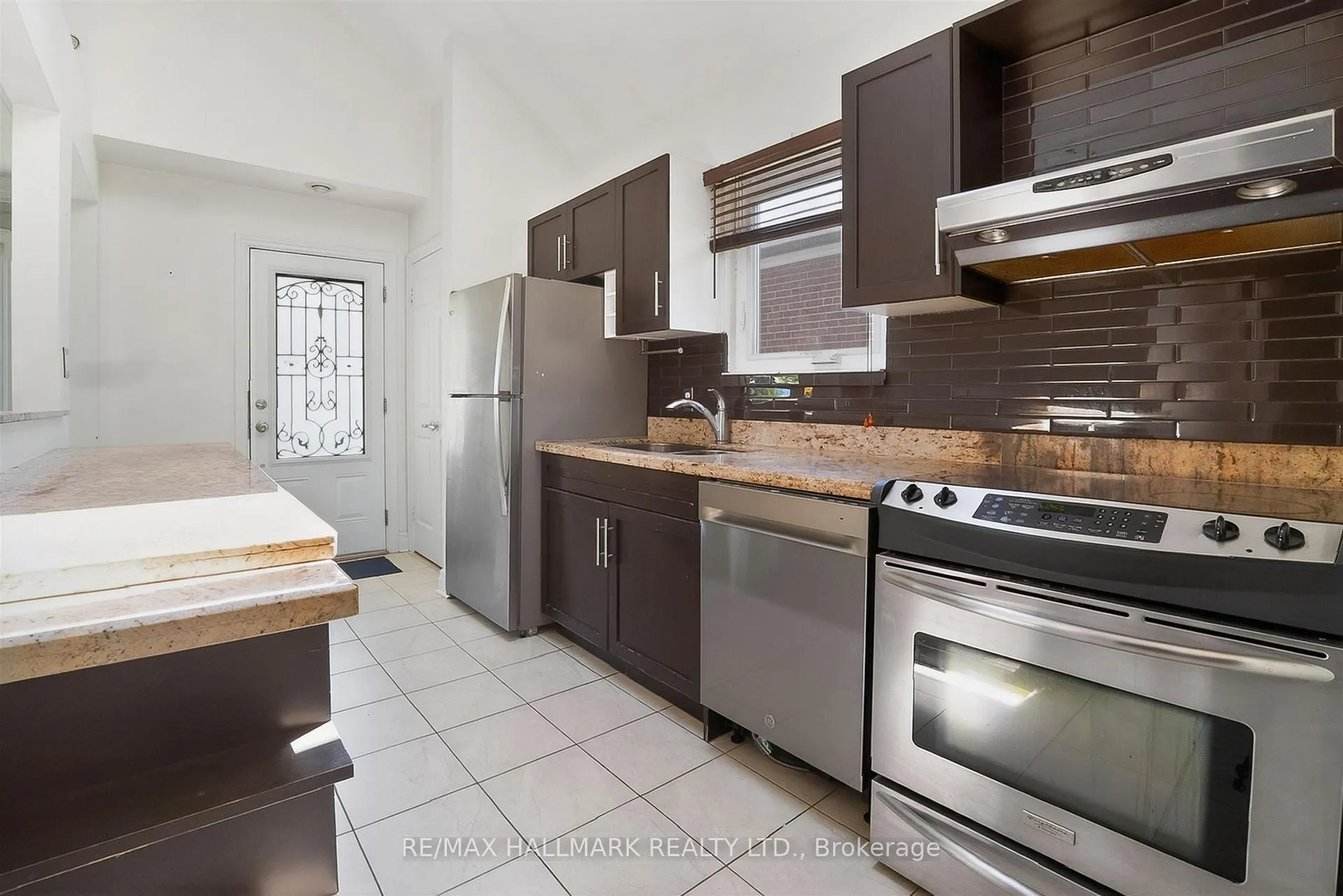 Photo 2 of 34 Clonmore Drive, Scarborough, Birchcliffe-Cliffside — HOMEH