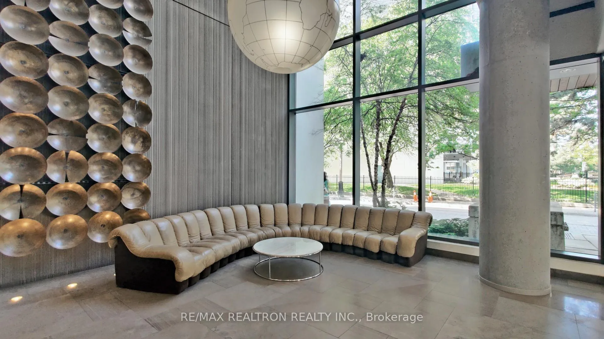 Photo 3 of Unit 3208, 75 St Nicholas Street, Toronto, Bay Street Corridor — HOMEH