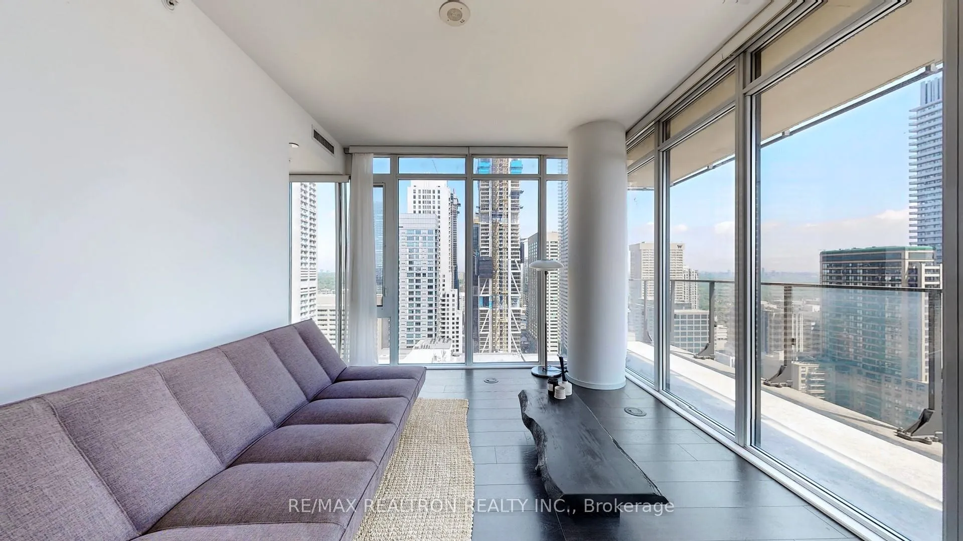 Photo 5 of Unit 3208, 75 St Nicholas Street, Toronto, Bay Street Corridor — HOMEH