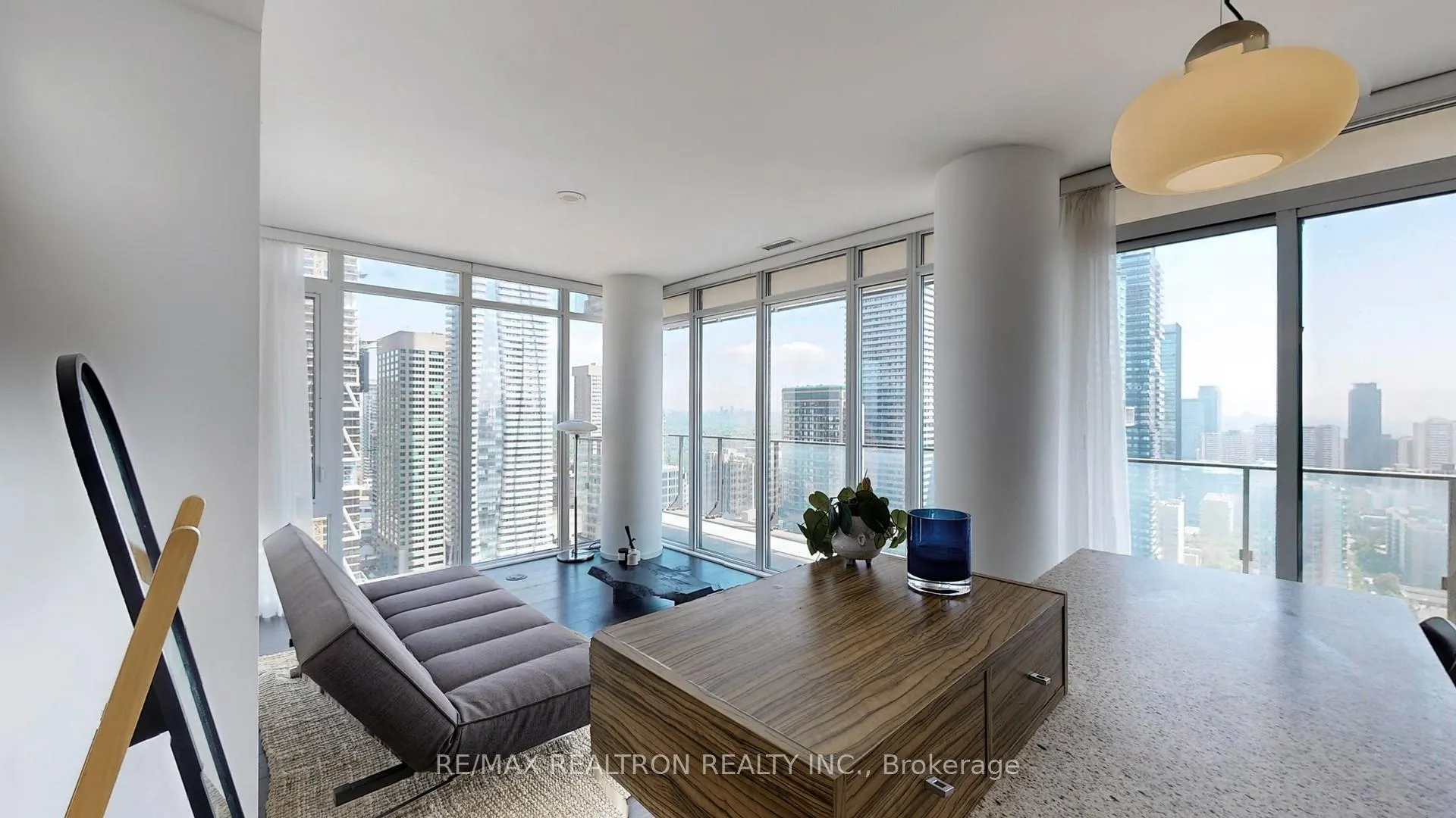Photo 9 of Unit 3208, 75 St Nicholas Street, Toronto, Bay Street Corridor — HOMEH