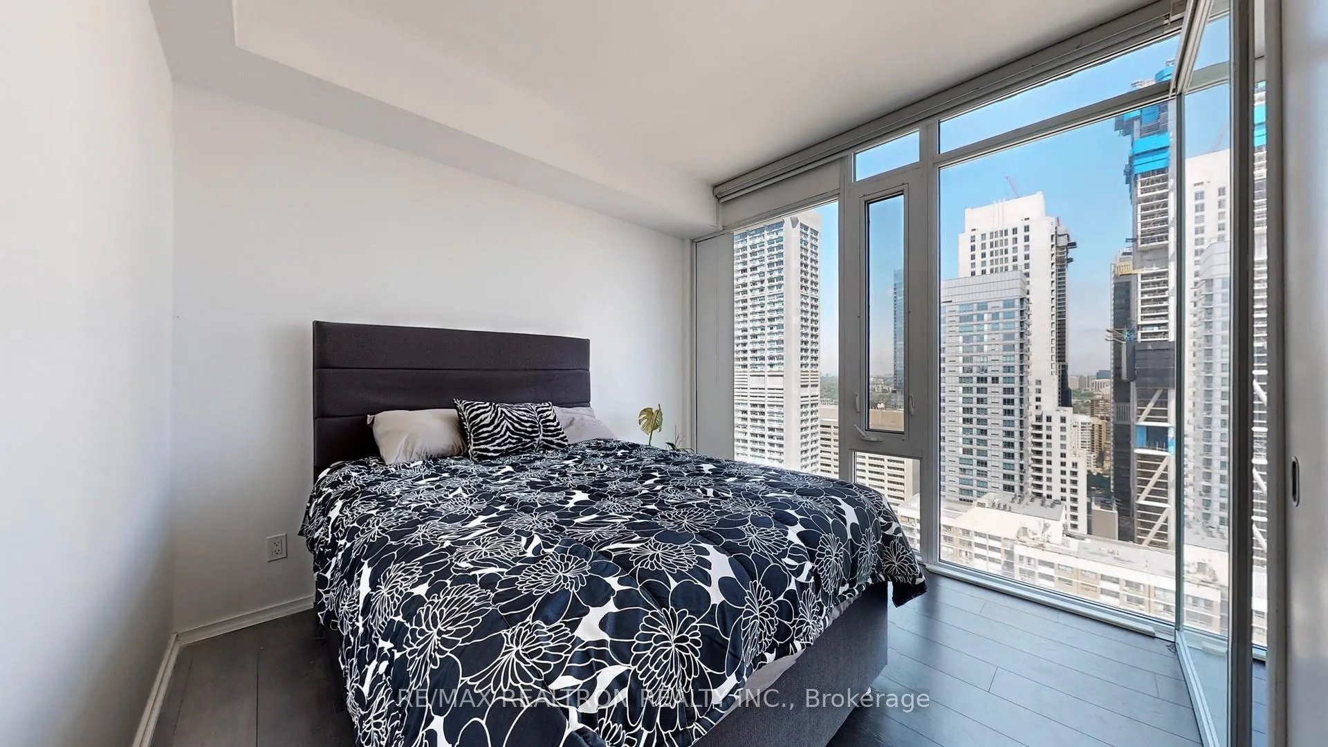 Photo 17 of Unit 3208, 75 St Nicholas Street, Toronto, Bay Street Corridor — HOMEH
