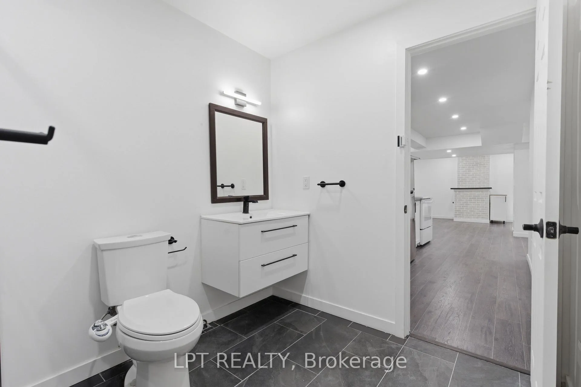 Photo 3 of 3401 Regiment Road, London, South V — HOMEH
