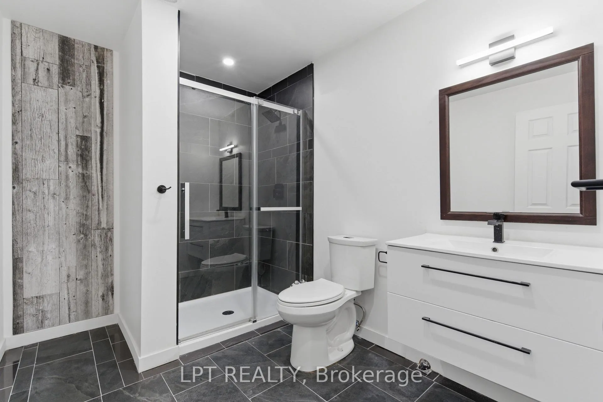 Photo 4 of 3401 Regiment Road, London, South V — HOMEH