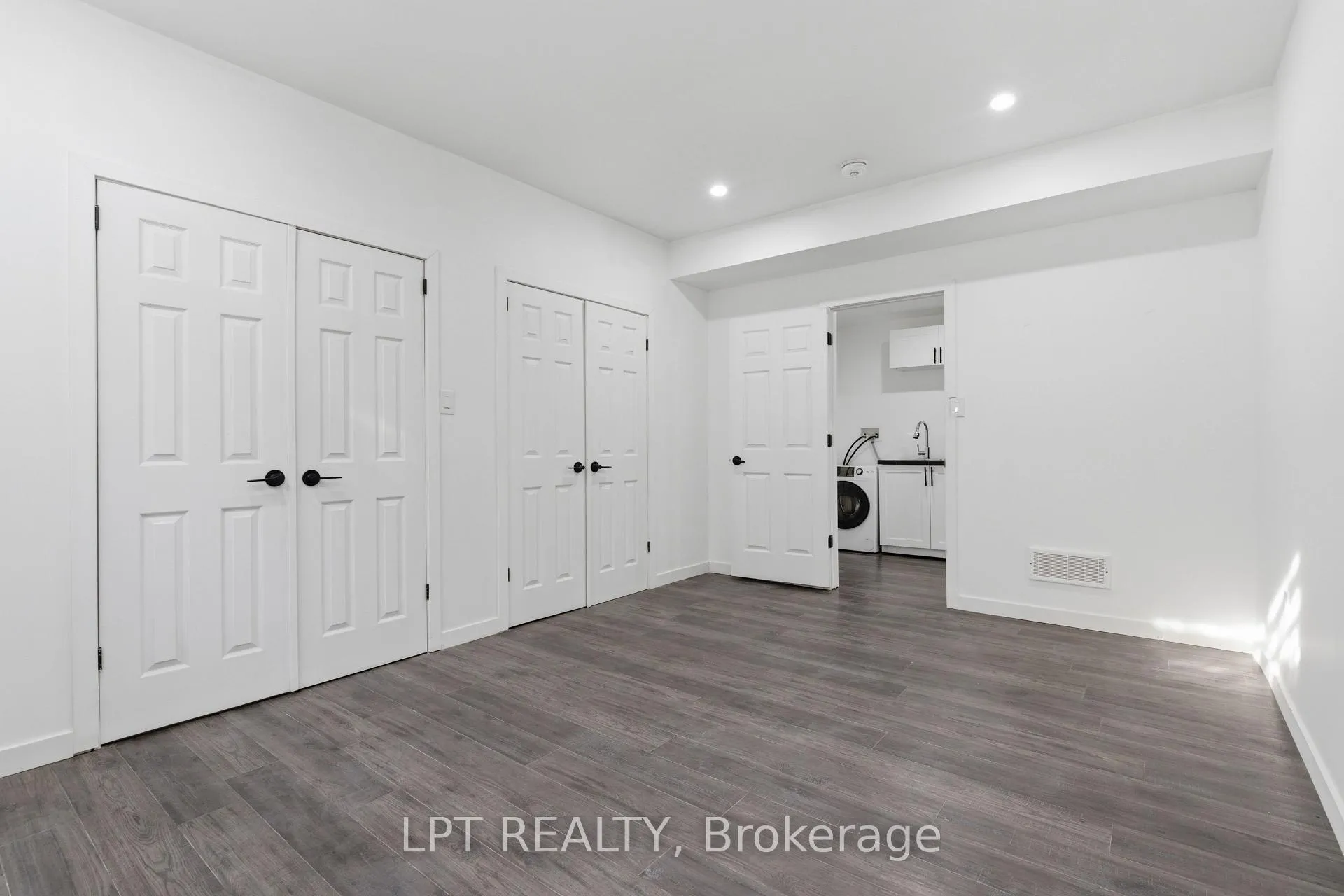 Photo 5 of 3401 Regiment Road, London, South V — HOMEH