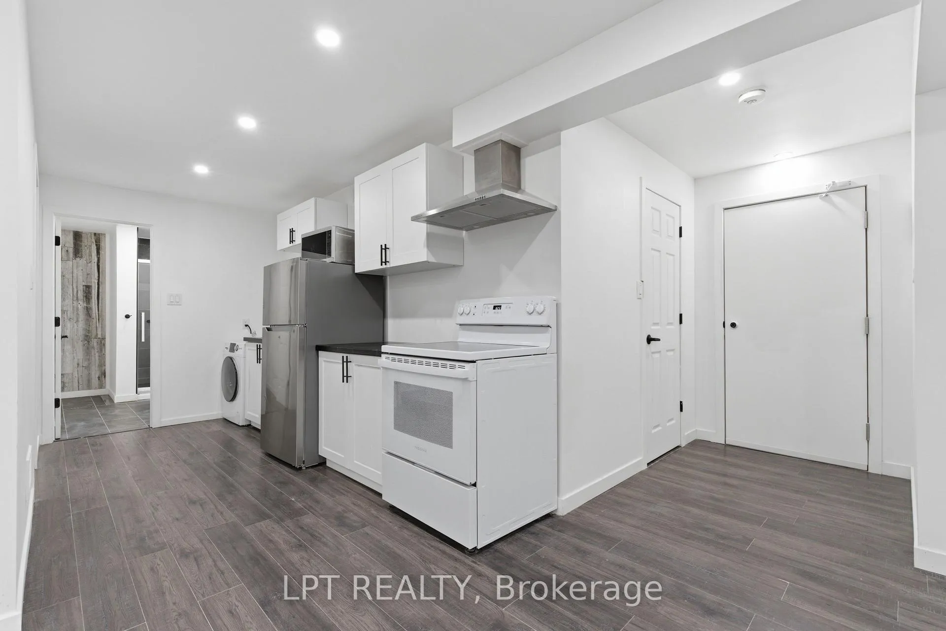 Photo 10 of 3401 Regiment Road, London, South V — HOMEH