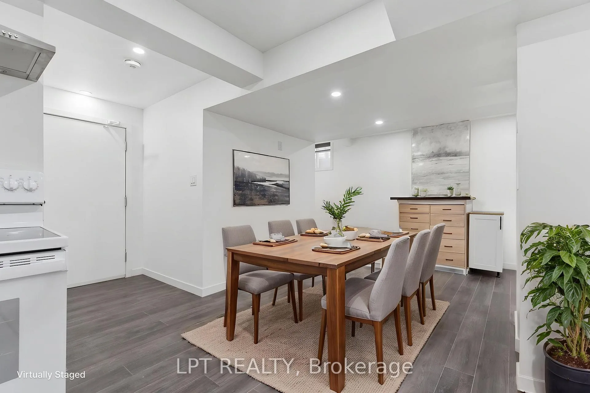 Photo 11 of 3401 Regiment Road, London, South V — HOMEH