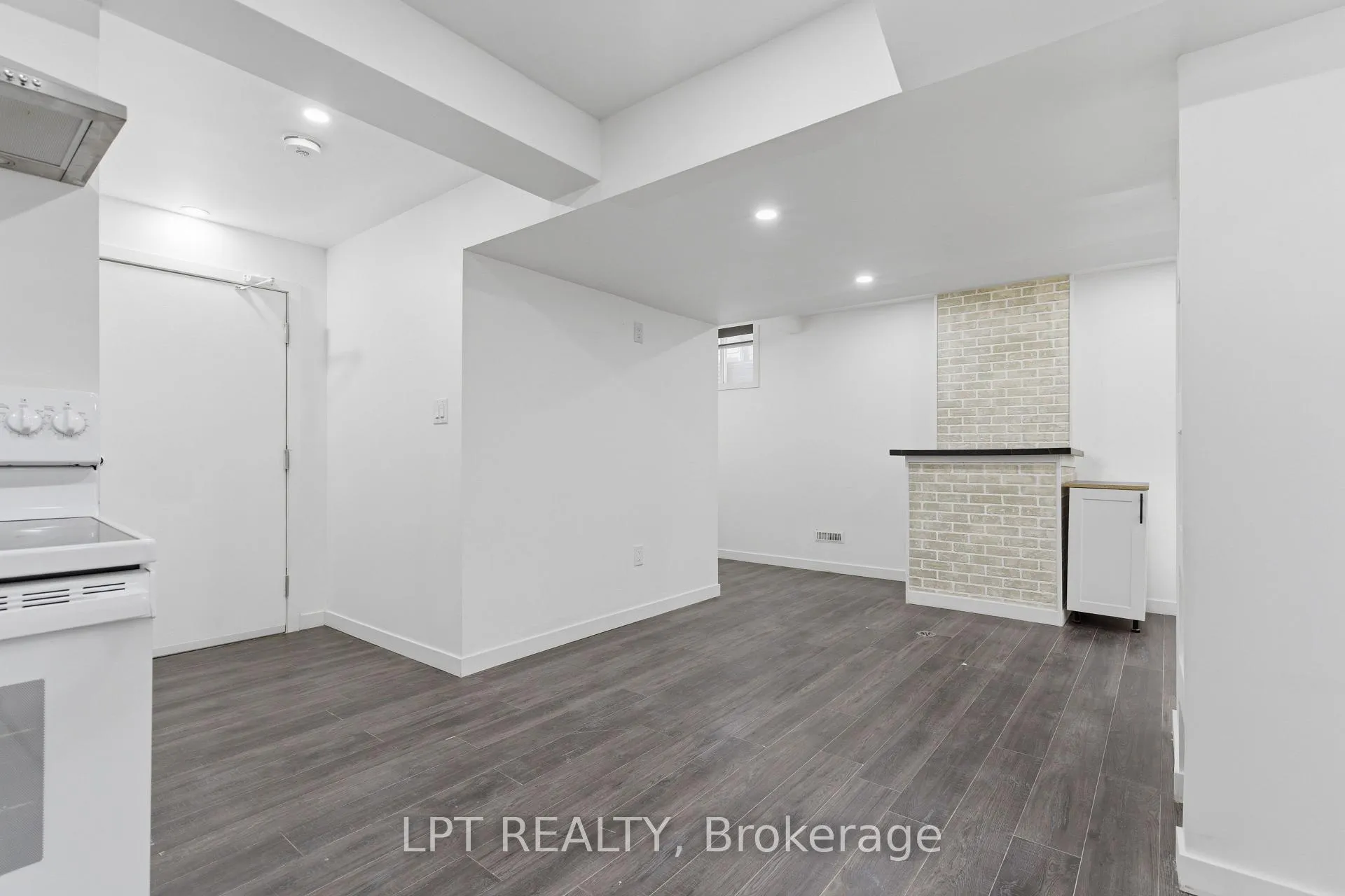 Photo 12 of 3401 Regiment Road, London, South V — HOMEH