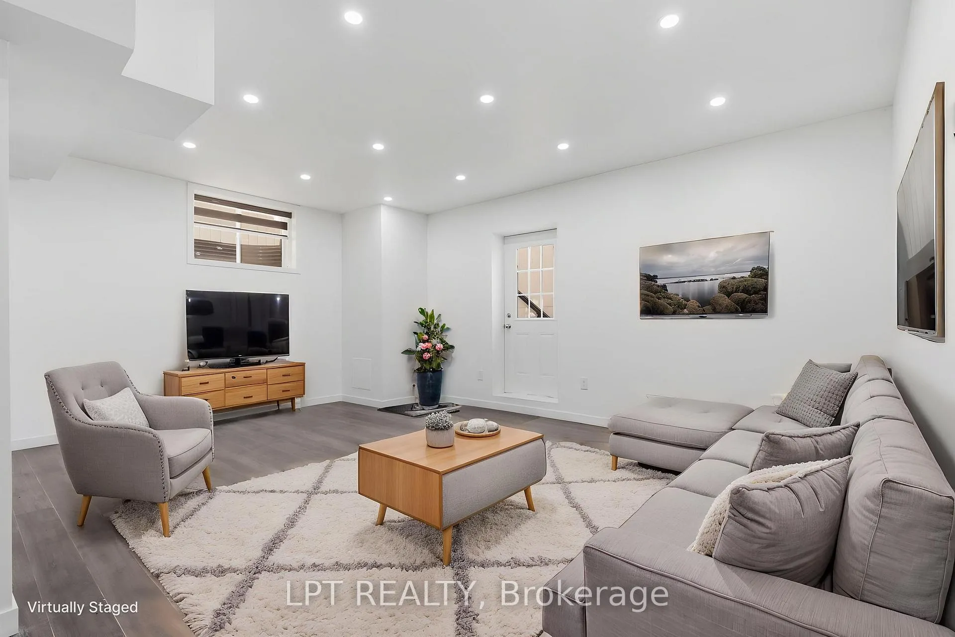 Photo 14 of 3401 Regiment Road, London, South V — HOMEH