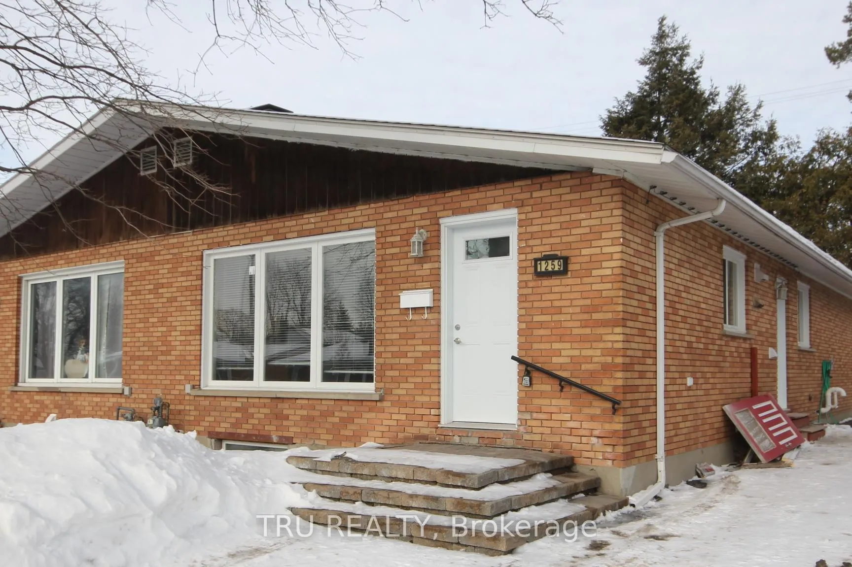 Front of Unit A, 1259 Maitland Avenue