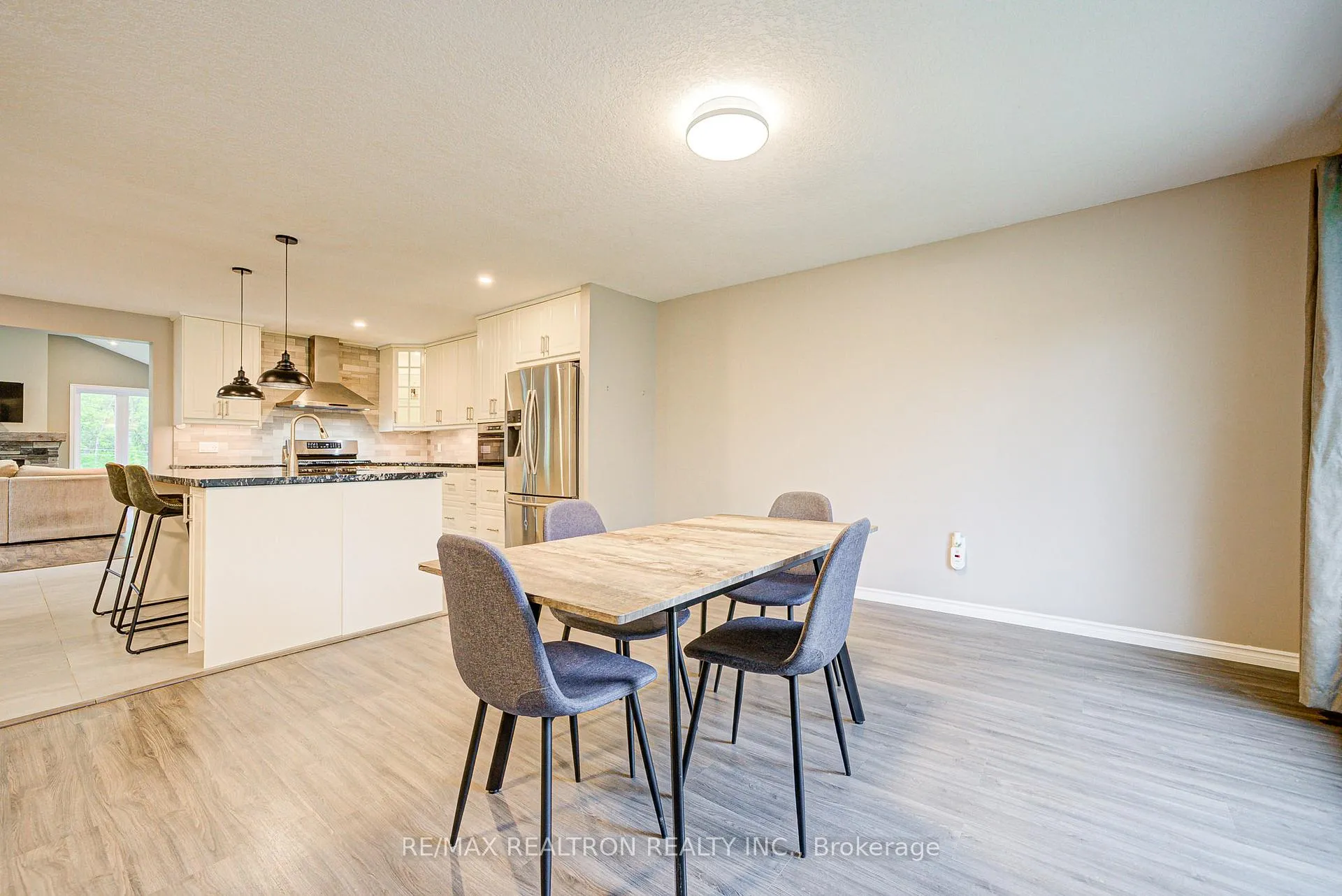 Photo 5 of 1147 Belle Aire Beach Road, Innisfil, Rural Innisfil — HOMEH