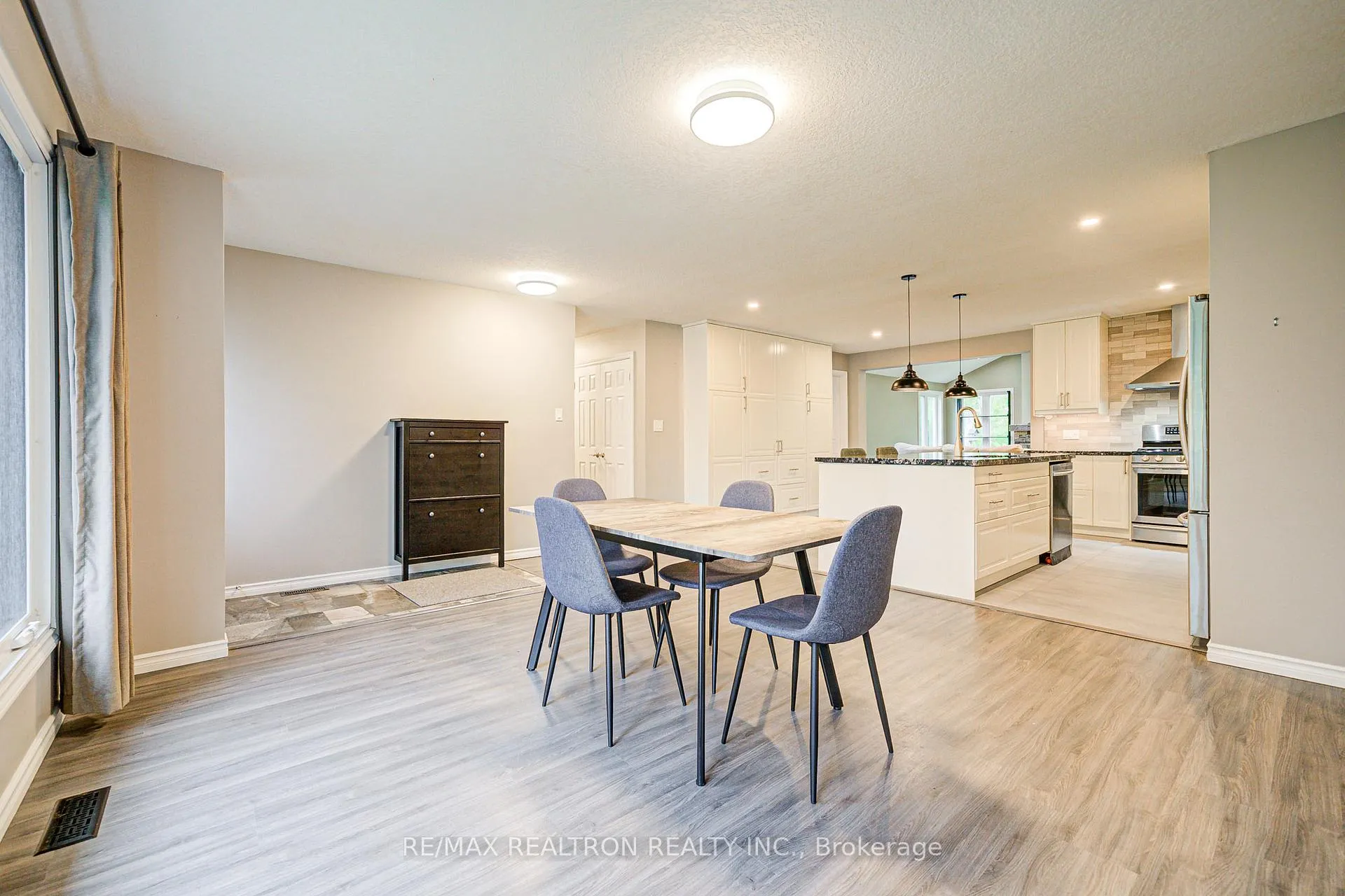 Photo 6 of 1147 Belle Aire Beach Road, Innisfil, Rural Innisfil — HOMEH