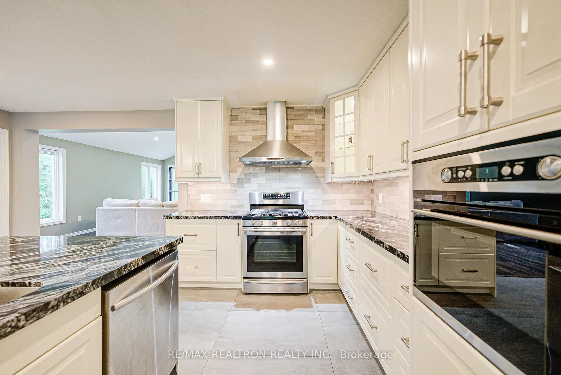 Photo 8 of 1147 Belle Aire Beach Road, Innisfil, Rural Innisfil — HOMEH