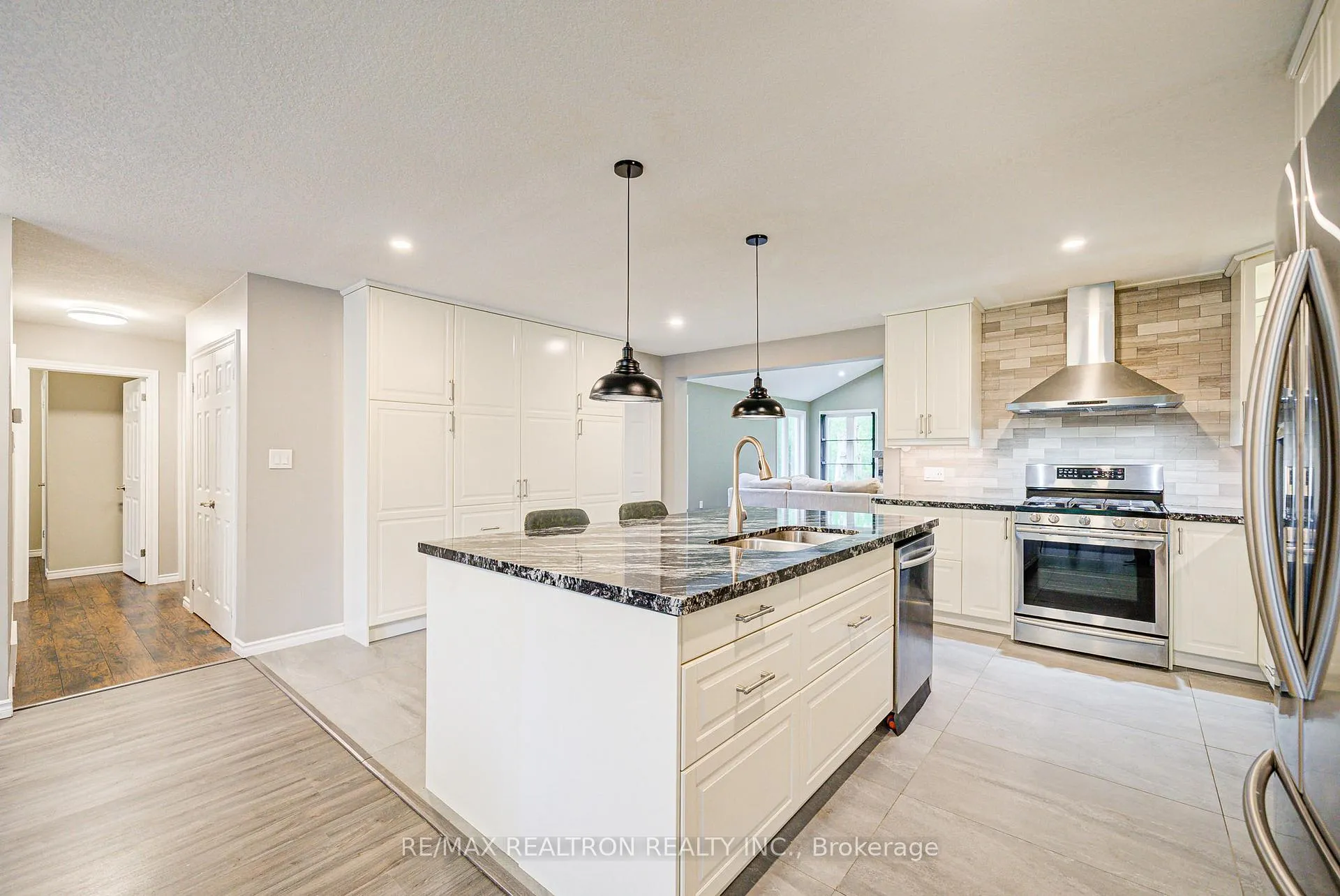 Photo 9 of 1147 Belle Aire Beach Road, Innisfil, Rural Innisfil — HOMEH