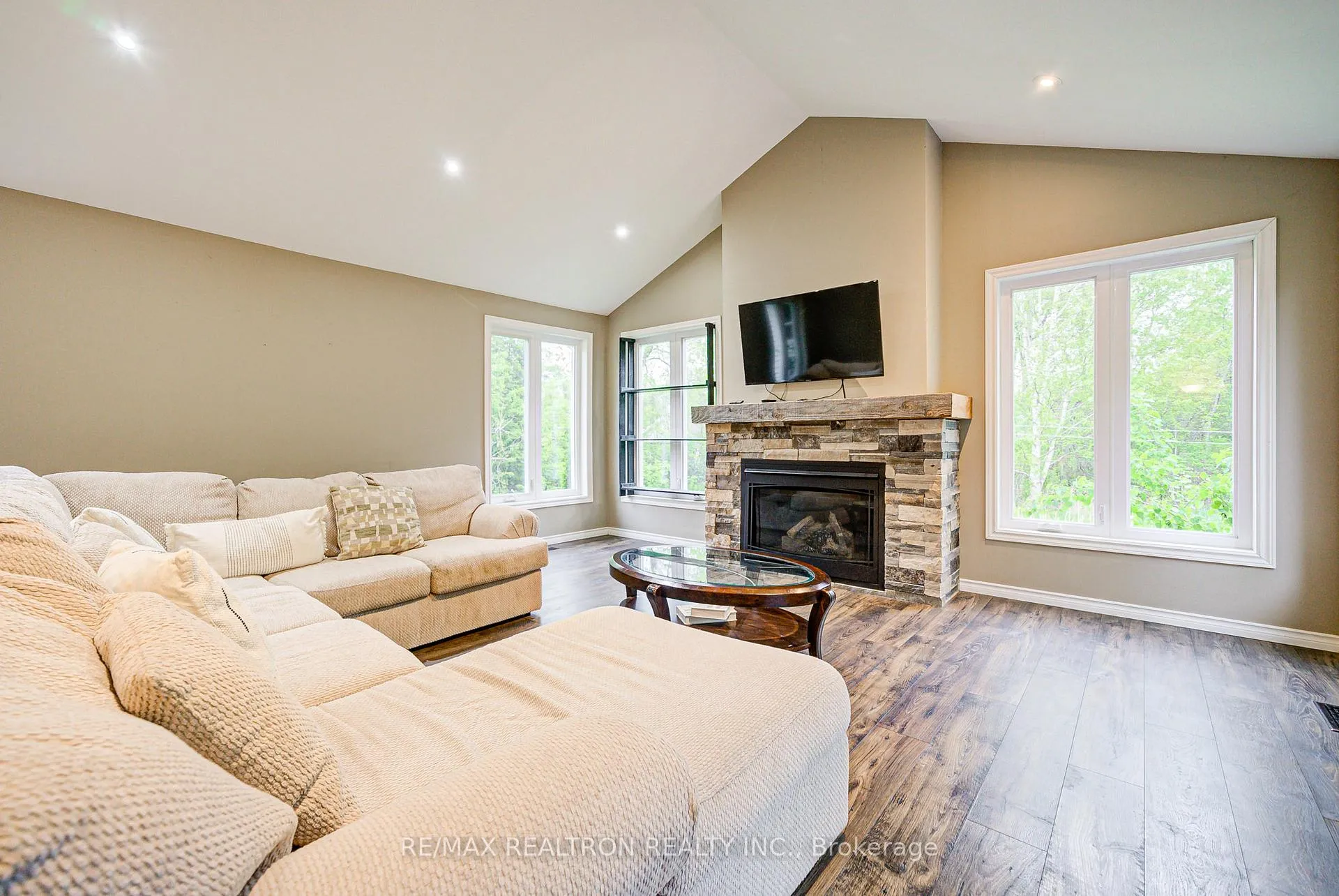 Photo 14 of 1147 Belle Aire Beach Road, Innisfil, Rural Innisfil — HOMEH