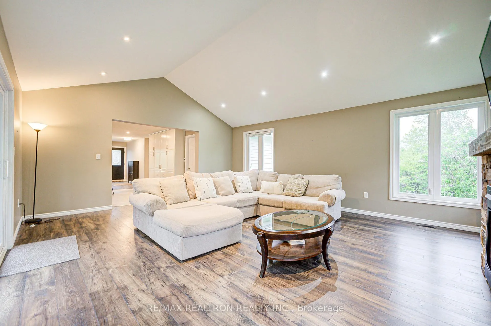 Photo 17 of 1147 Belle Aire Beach Road, Innisfil, Rural Innisfil — HOMEH