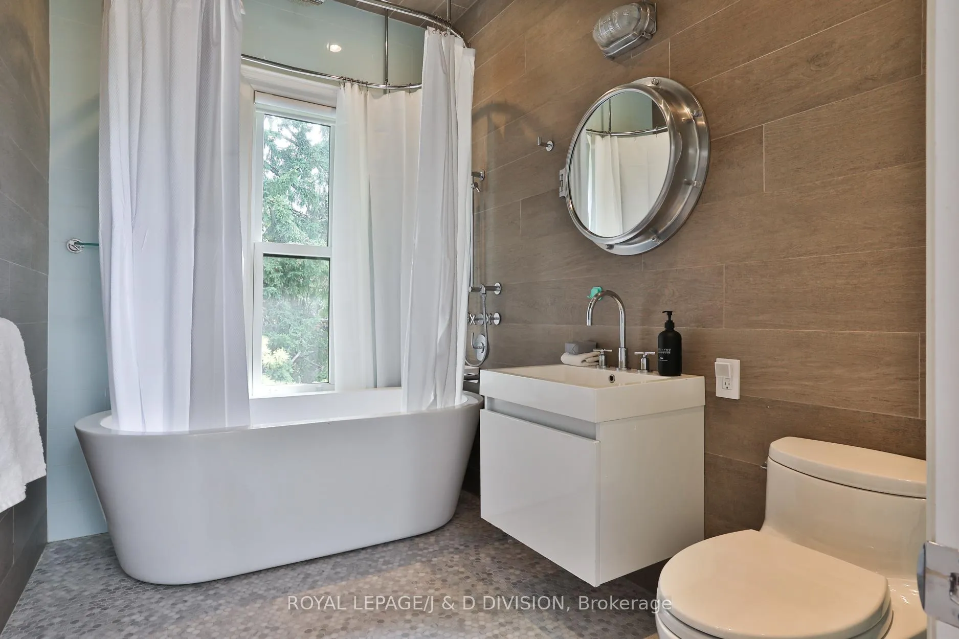 Photo 32 of 426 Ontario Street, Toronto, Moss Park — HOMEH