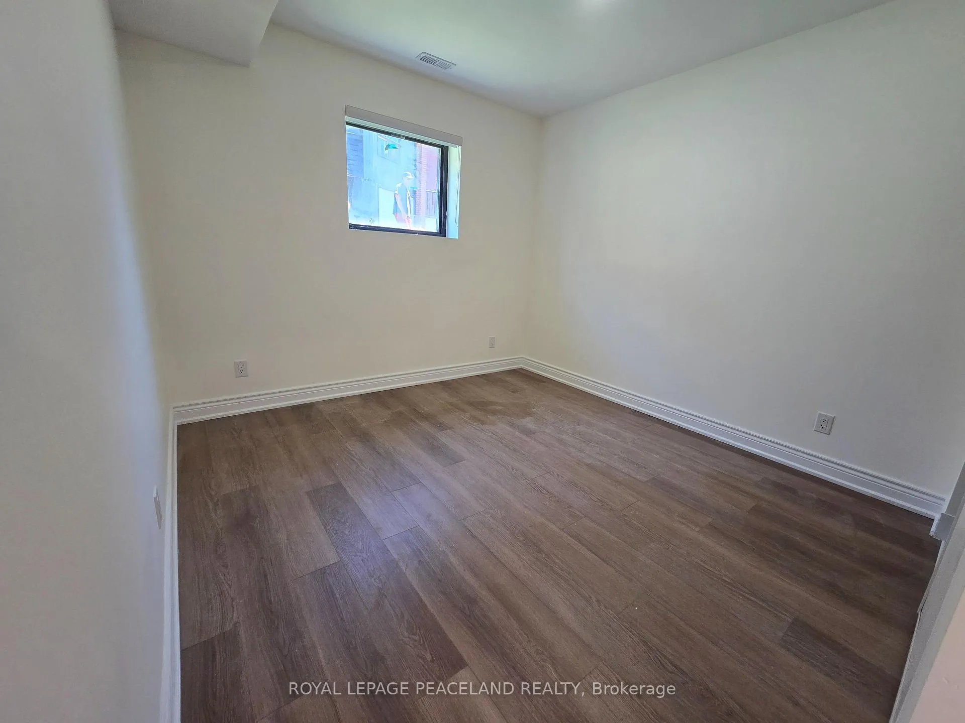 Photo 3 of Unit Laneway Hse Lwr, 558 Spadina Crescent, Toronto, University — HOMEH