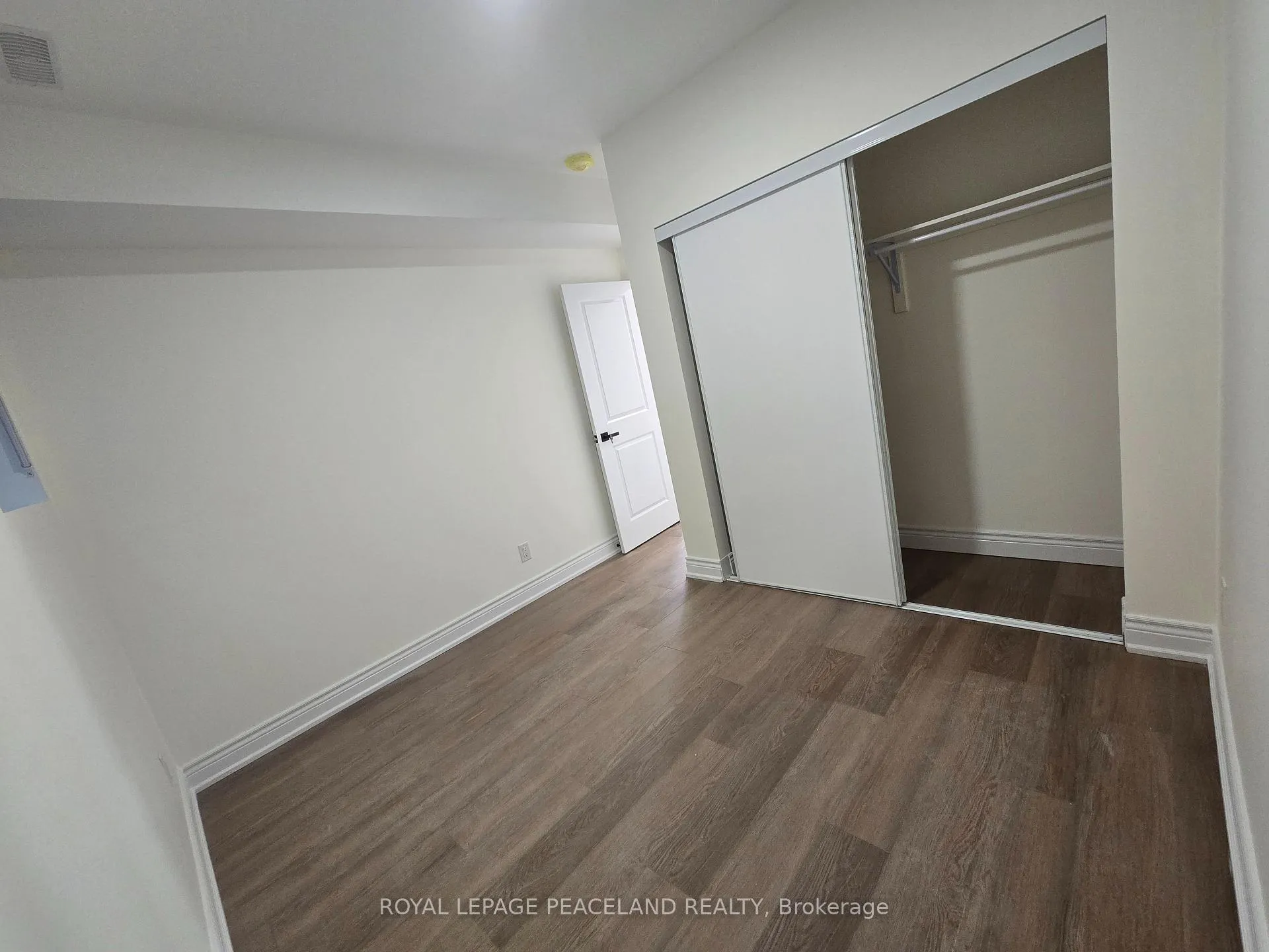 Photo 5 of Unit Laneway Hse Lwr, 558 Spadina Crescent, Toronto, University — HOMEH