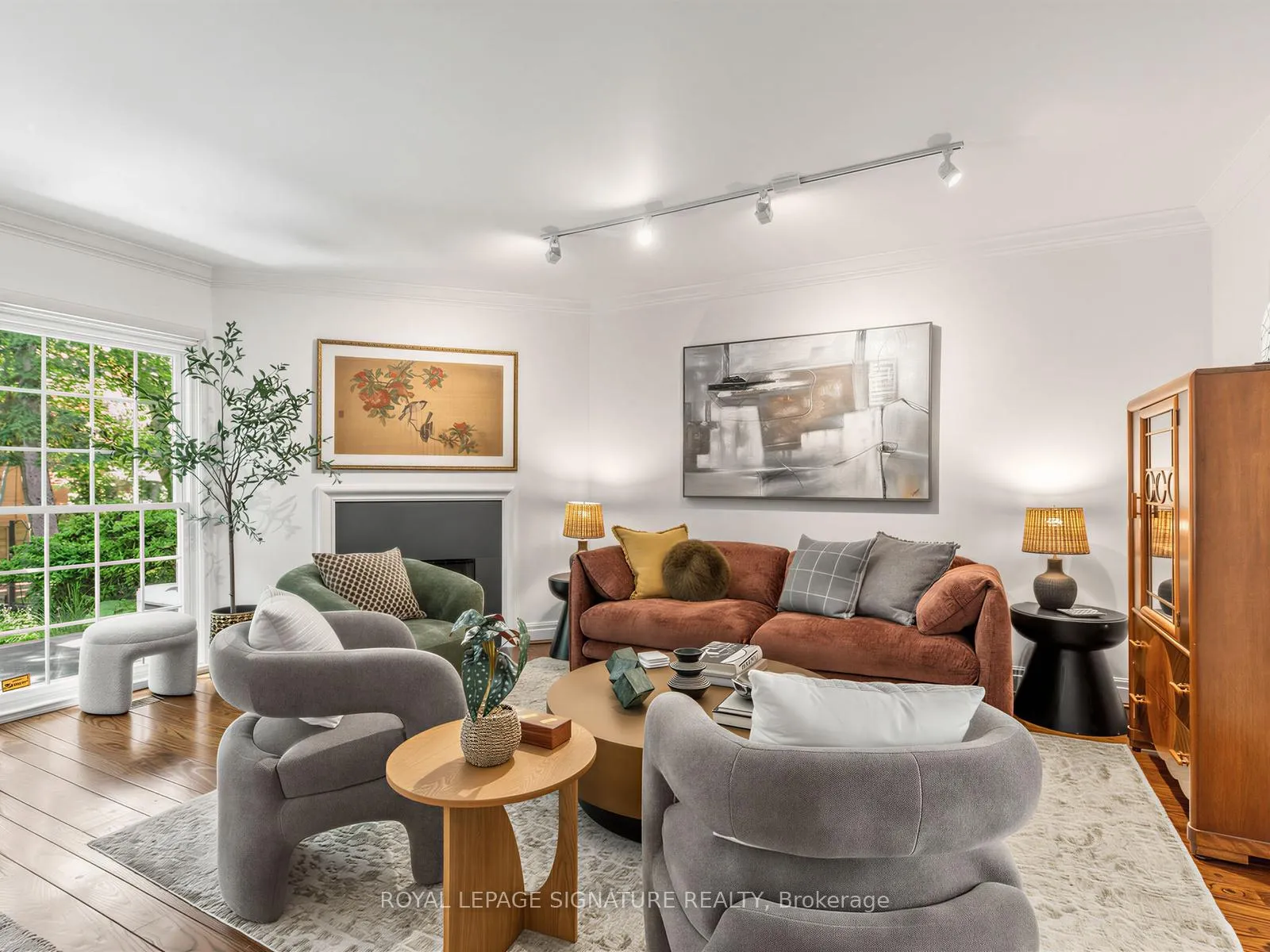 Photo 5 of Unit 11, 240 Broadway Avenue, Toronto, Mount Pleasant East — HOMEH