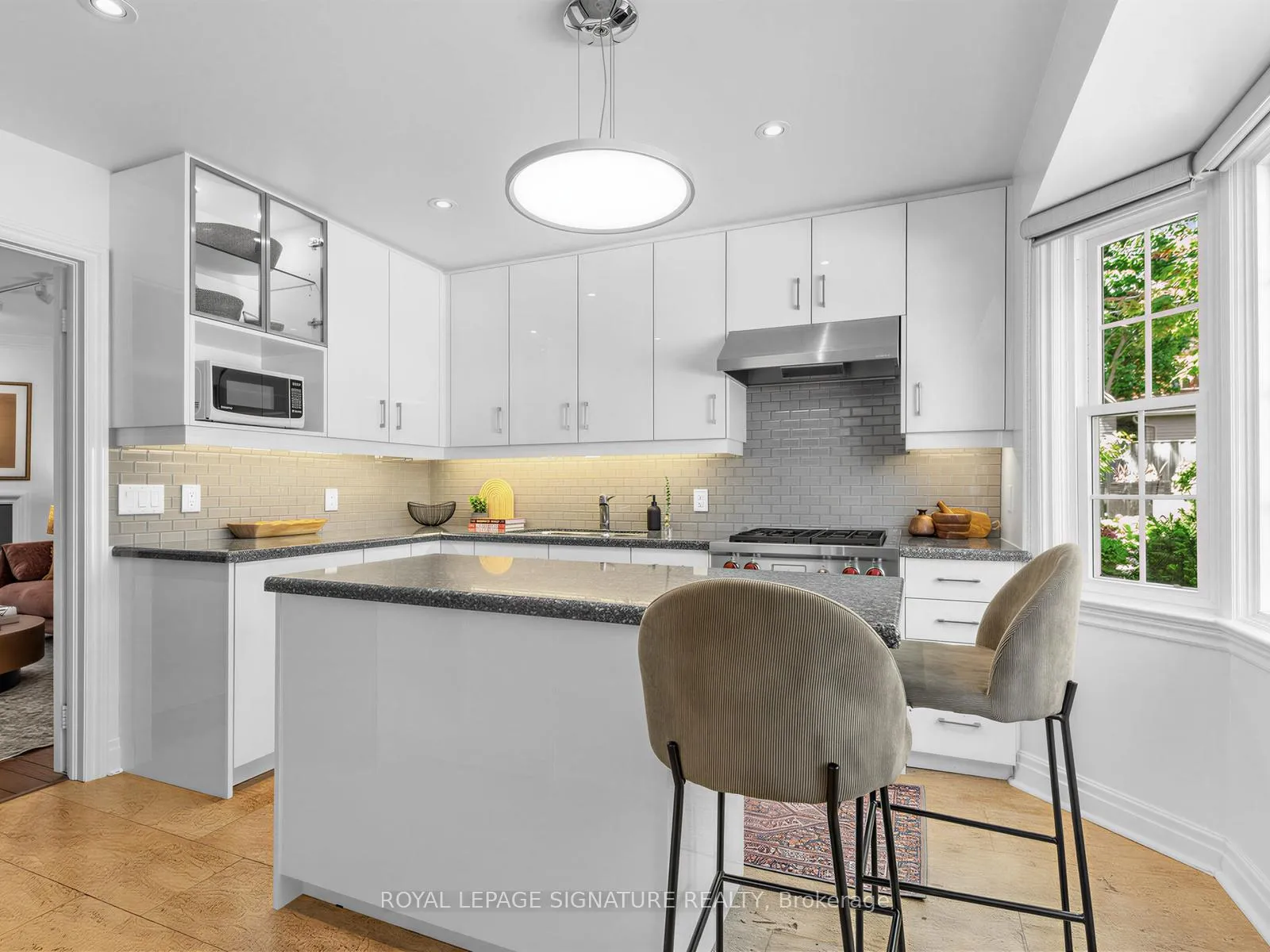 Photo 9 of Unit 11, 240 Broadway Avenue, Toronto, Mount Pleasant East — HOMEH