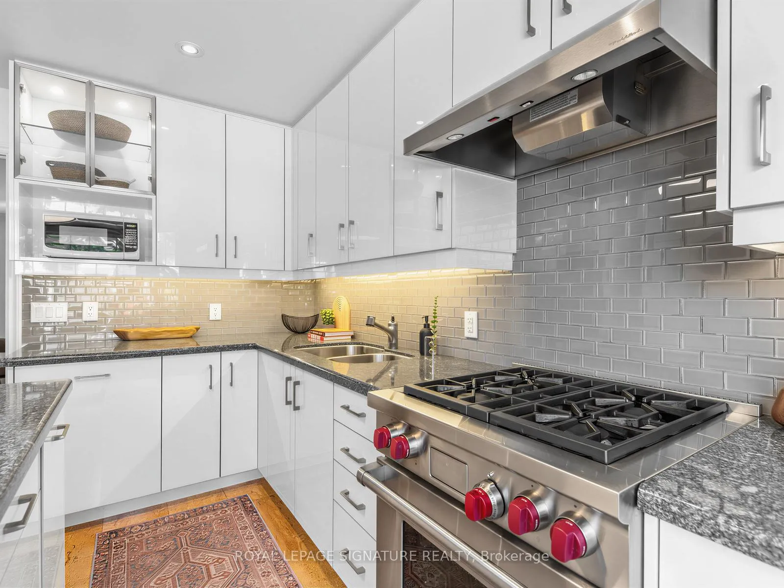 Photo 10 of Unit 11, 240 Broadway Avenue, Toronto, Mount Pleasant East — HOMEH