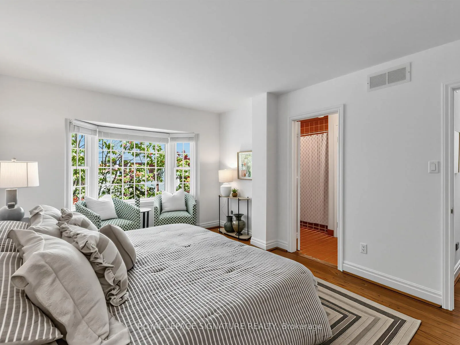 Photo 13 of Unit 11, 240 Broadway Avenue, Toronto, Mount Pleasant East — HOMEH
