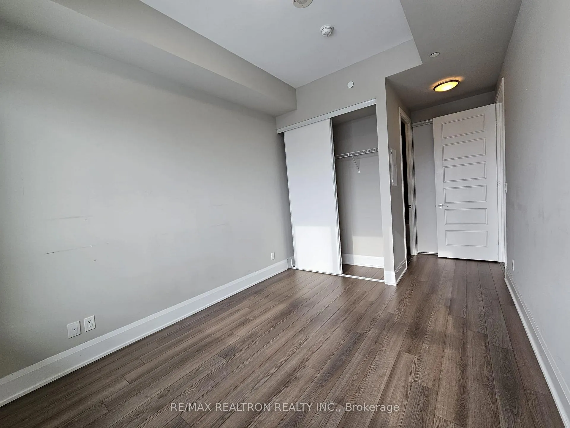Photo 4 of Unit 907, 15 Water Walk Drive, Markham, Unionville — HOMEH