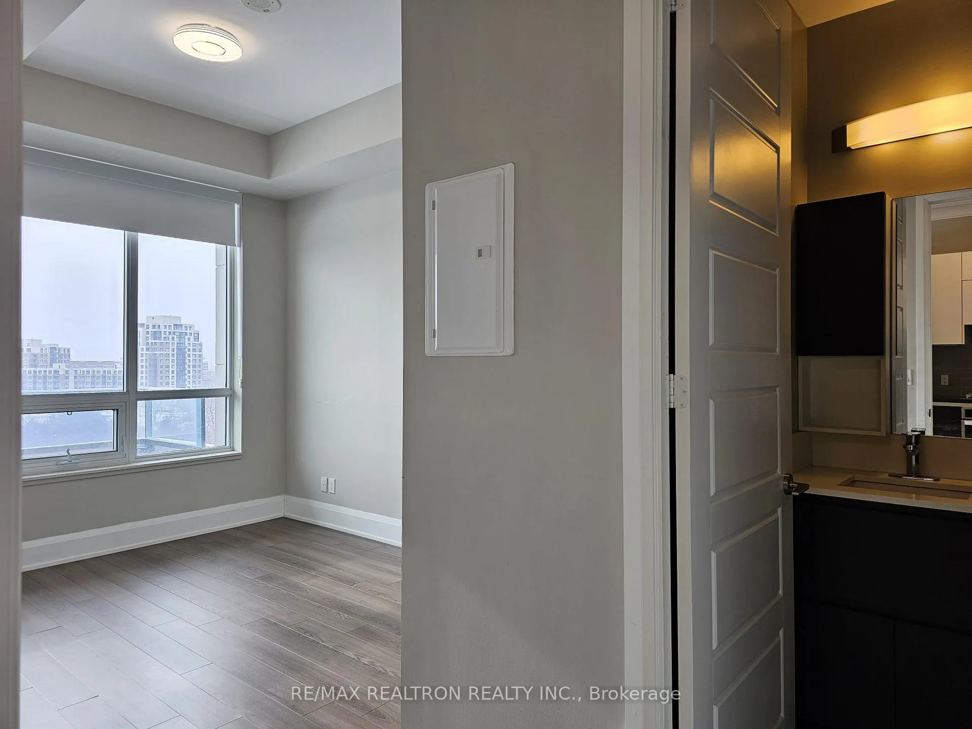 Photo 8 of Unit 907, 15 Water Walk Drive, Markham, Unionville — HOMEH