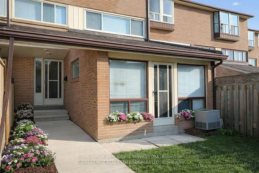 Photo 4 of Unit 150, 254 John Garland Boulevard, Etobicoke, West Humber-Clairville — HOMEH