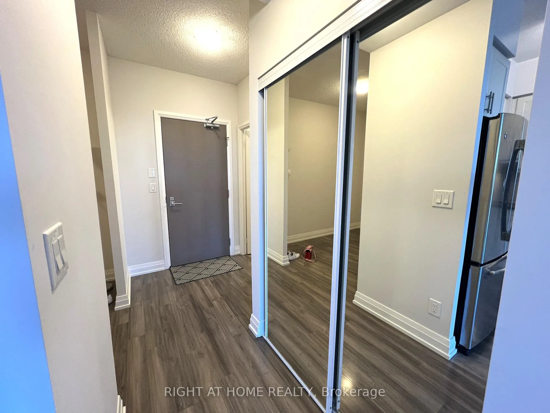 Photo 5 of Unit 705, 7165 Yonge Street, Markham, Grandview — HOMEH