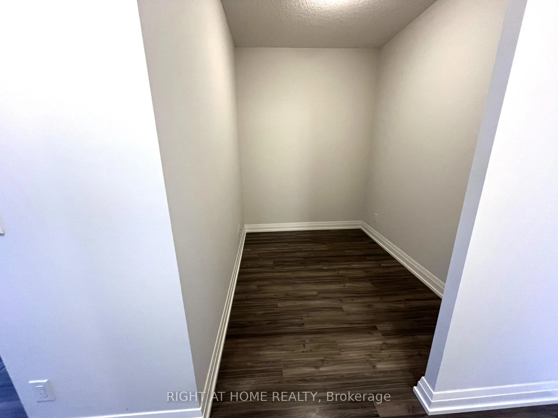 Photo 6 of Unit 705, 7165 Yonge Street, Markham, Grandview — HOMEH
